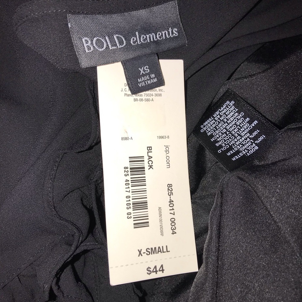 Bold Elements Black Chiffon Flowy Ruffled Split Cold-Shoulder Romper - Picture 11 of 12